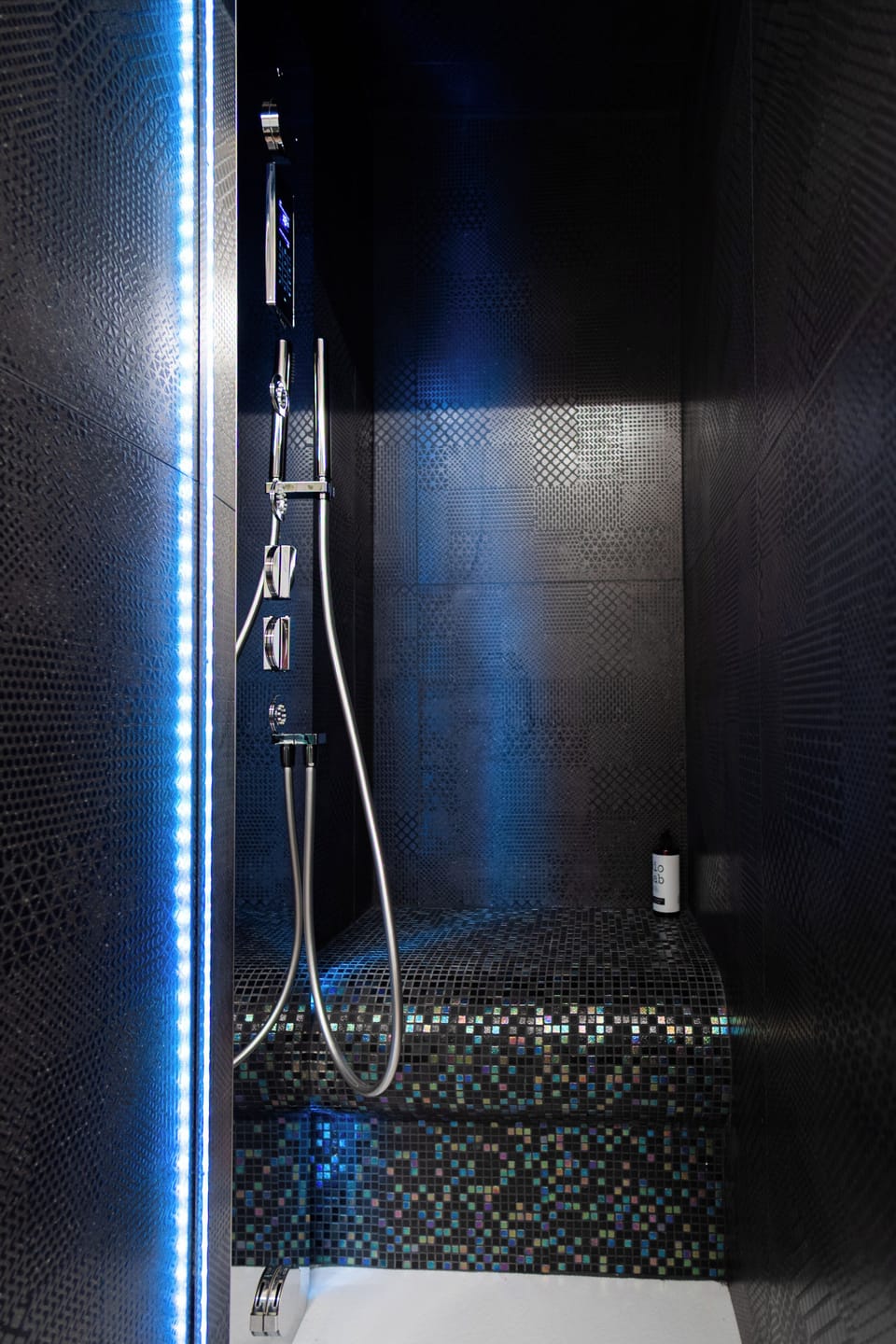 Luxury Room, Sauna | Bathroom | Hair dryer, towels, soap, shampoo