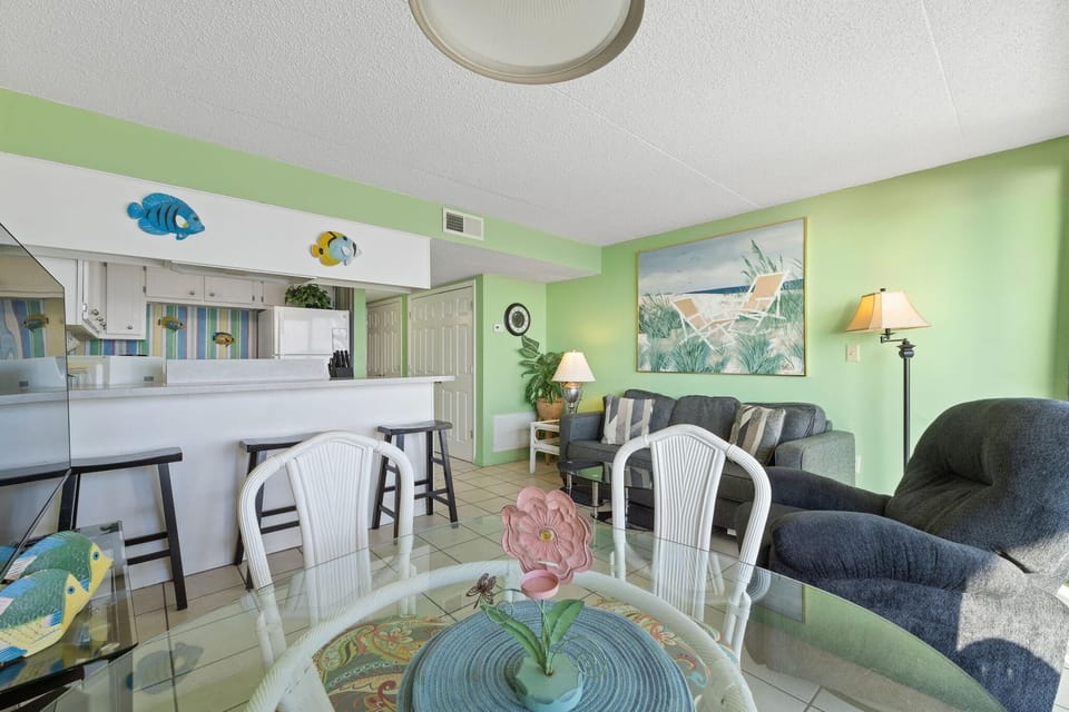 Condo, 1 King Bed with Sofa bed (Island Winds East Unit 704) | Dining
