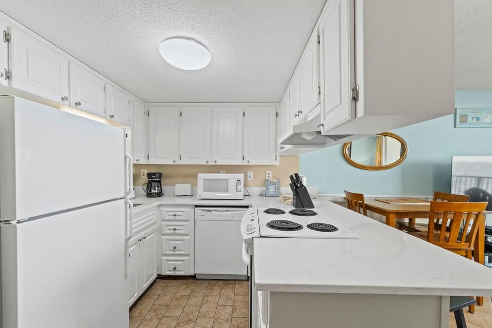 Condo, 1 King Bed with Sofa bed (Island Winds West Unit 575) | Private kitchen | Oven, toaster