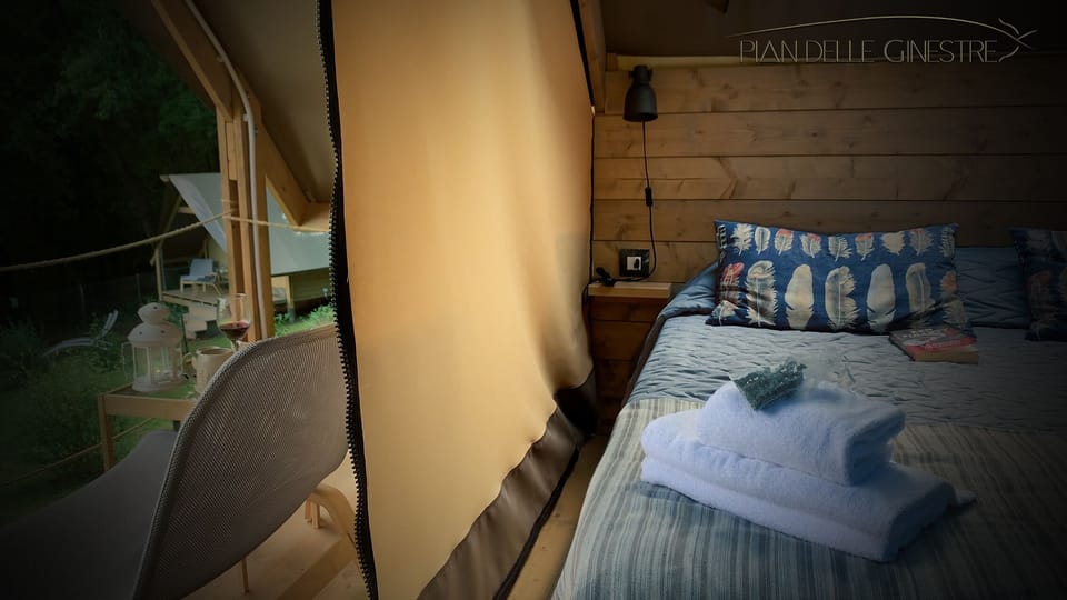 In-room safe, bed sheets