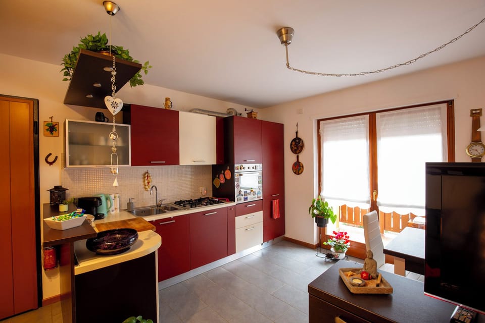Apartment, Balcony, Mountain View | Private kitchen | Electric kettle