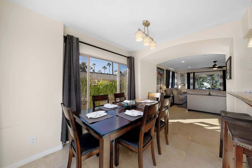 Dining table sits 6 people. 