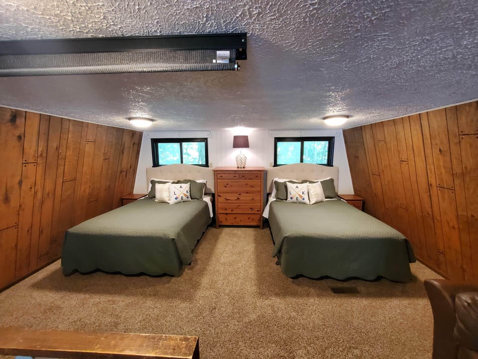 Loft area with two queen beds