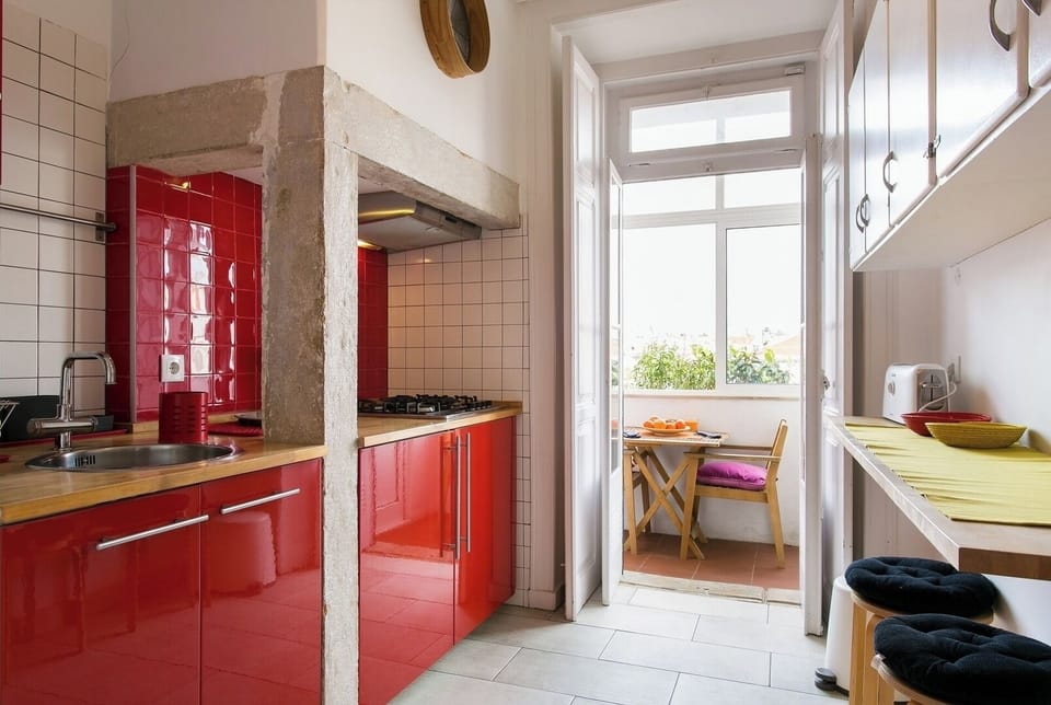 Apple Red full equipped kitchen!