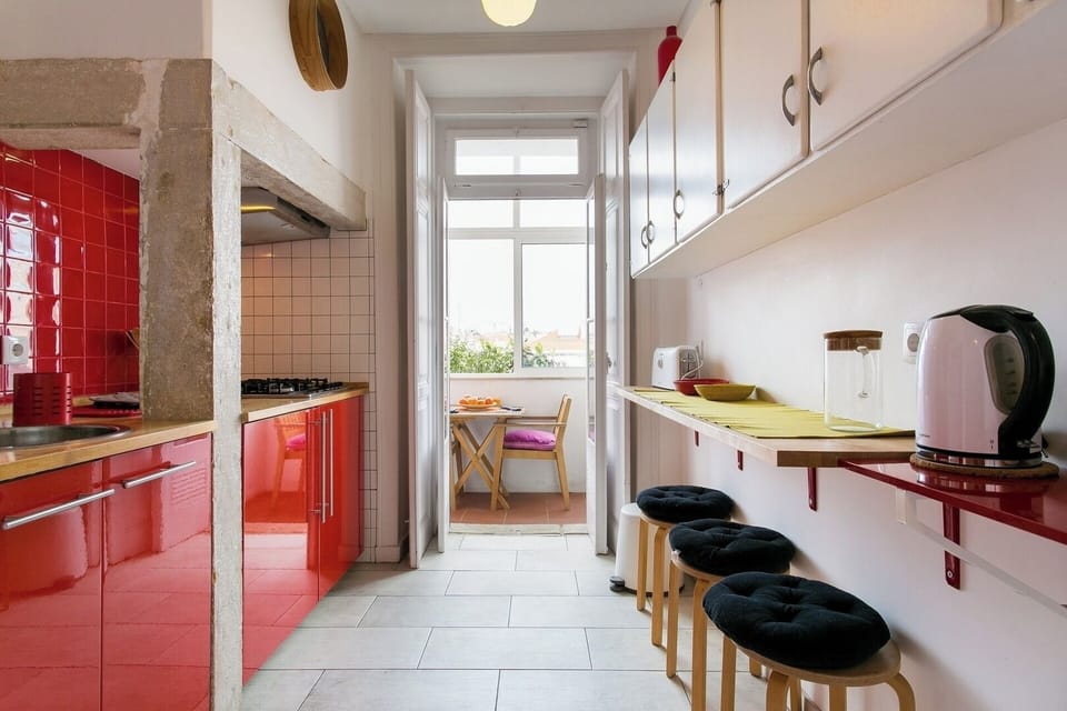 Apple Red full equipped kitchen!