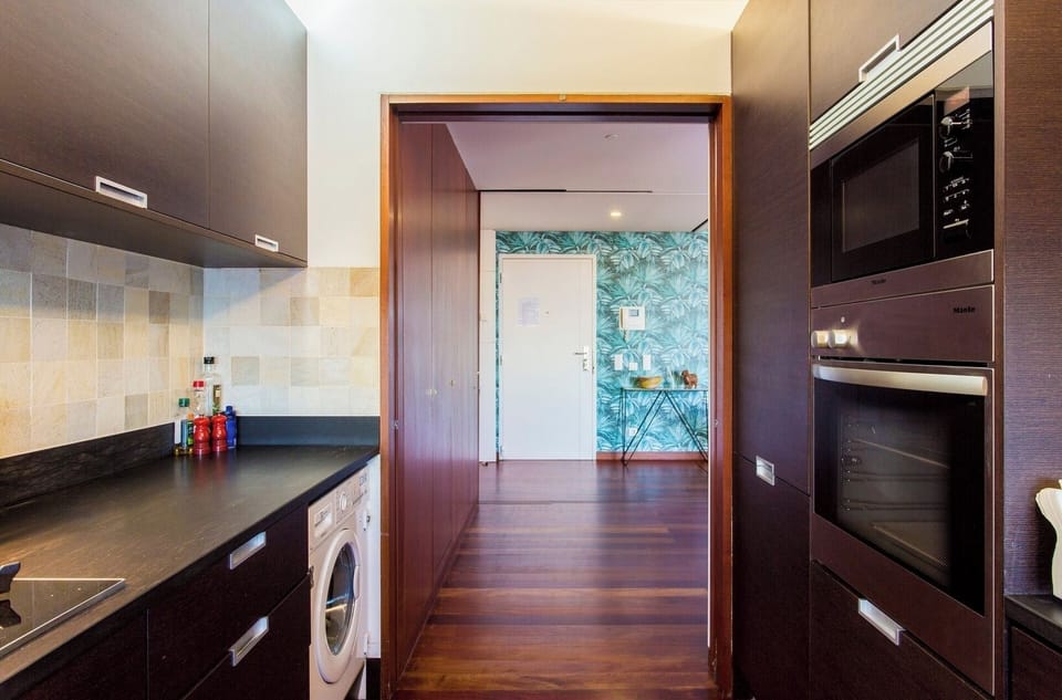 From the kitchen looking to the flat entrance!