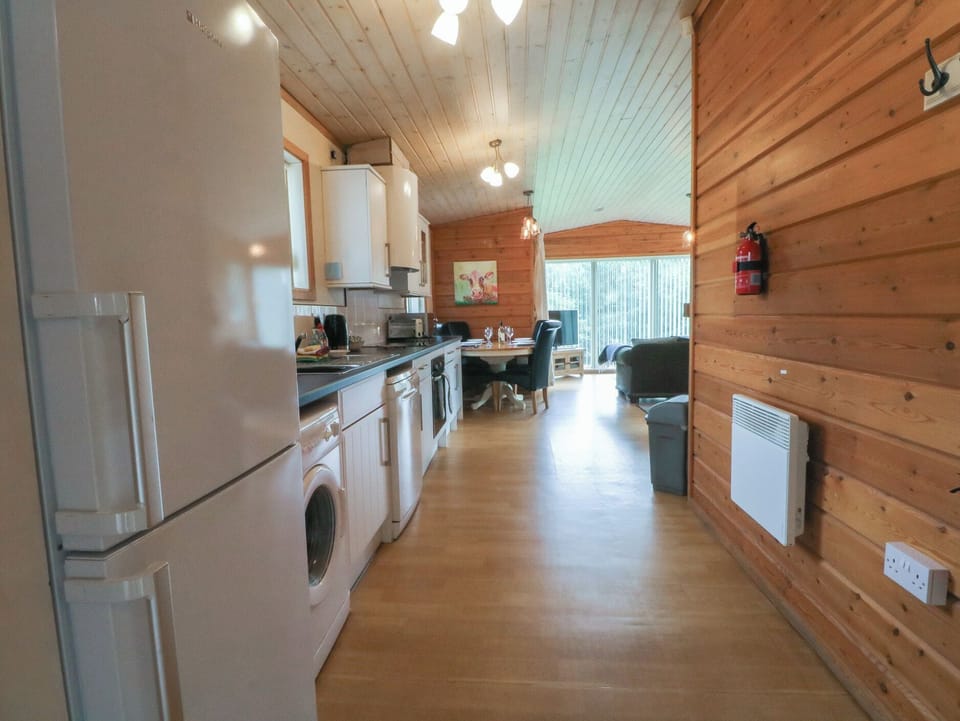 Dishwasher, cookware/dishes/utensils