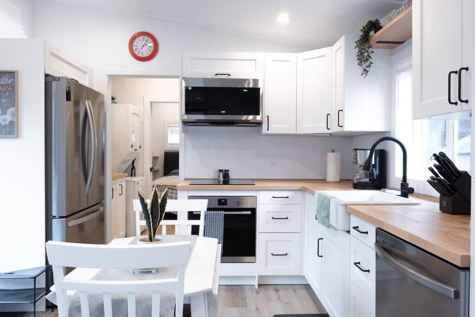 Compact, fully stocked kitchen perfect for family meals.