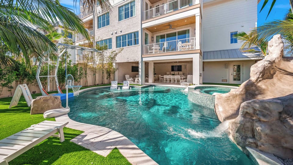 Home A - Resort Style Pool w/ Spa - Waterslide - Rope Swing - Pool Basketball