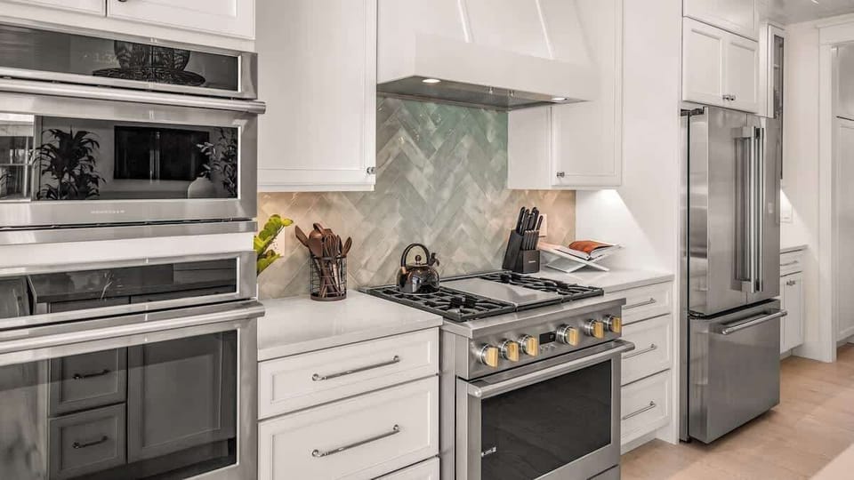 Home A - Kitchen - Oversized Refrigerator - (2) Dishwashers, Double Ovens, &amp; Large Gas Stove - Balcony Access