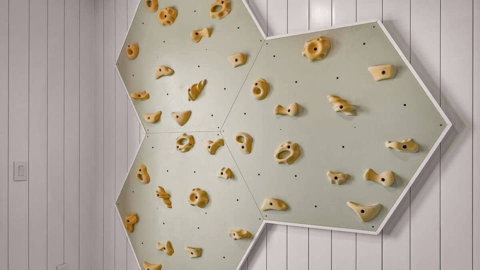 Home A - Bedroom 5 - Rock Climbing Wall