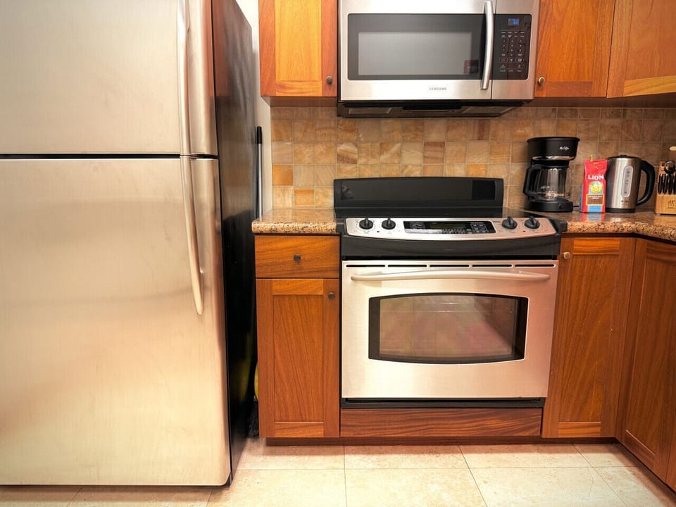 Full Kitchen in Suite