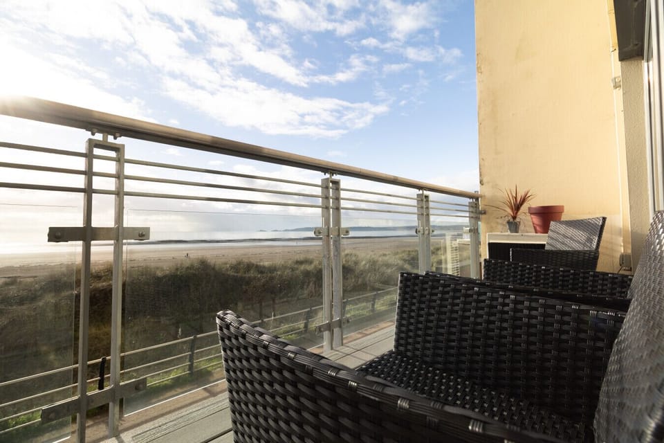 Side view of balcony and coastal setting