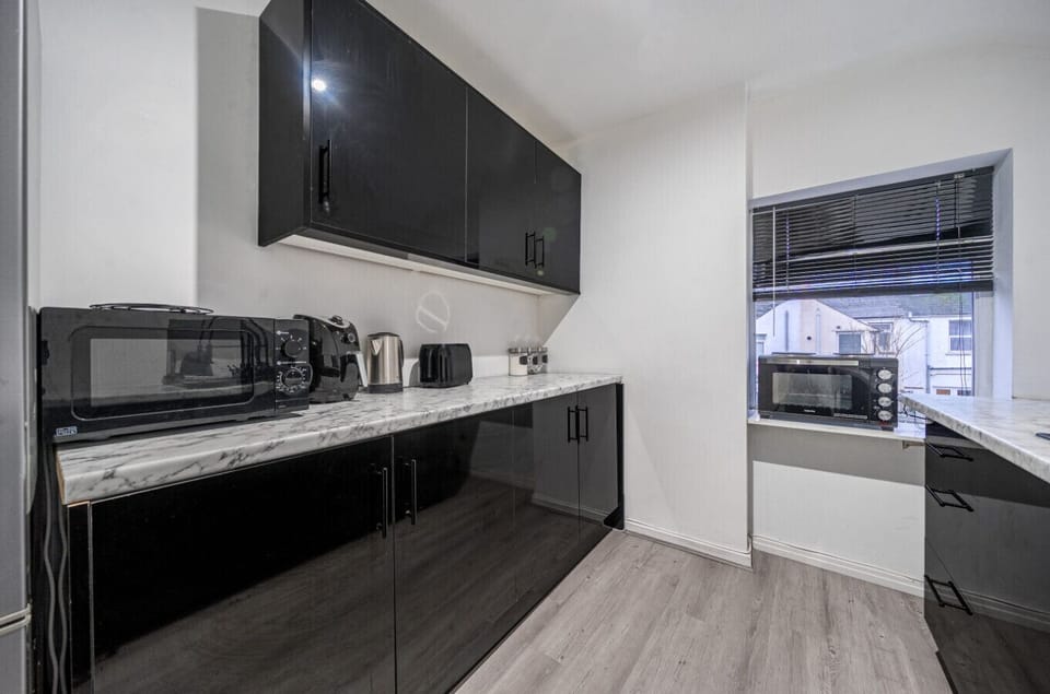 Second kitchen workspace