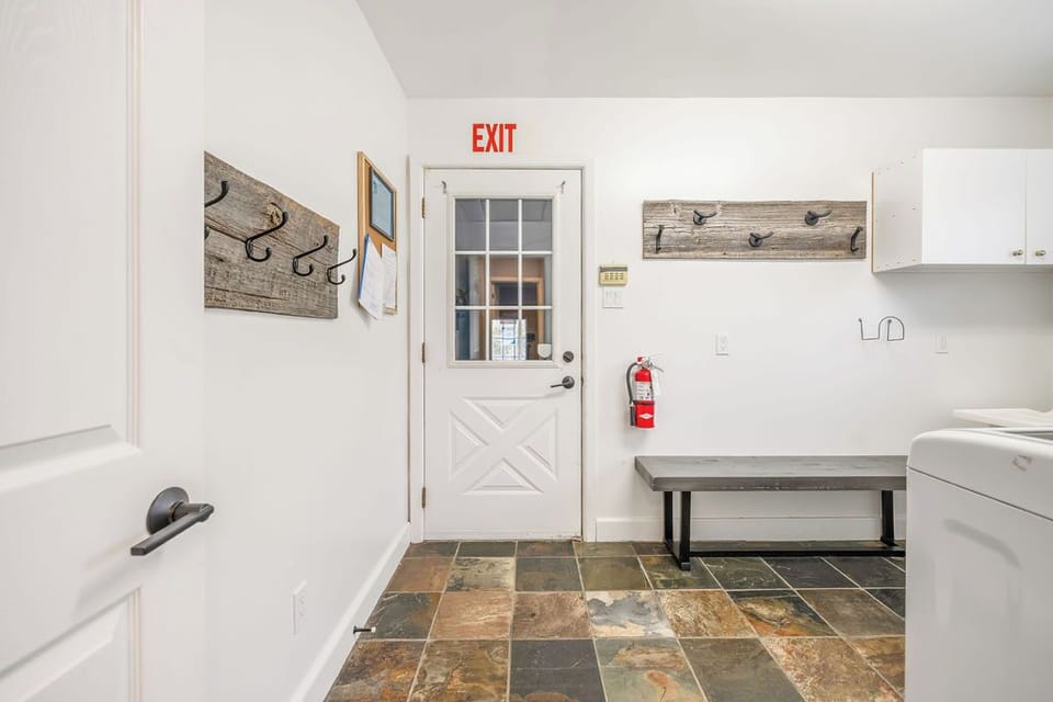 Liisa's Lodge (Pet Friendly) | Laundry