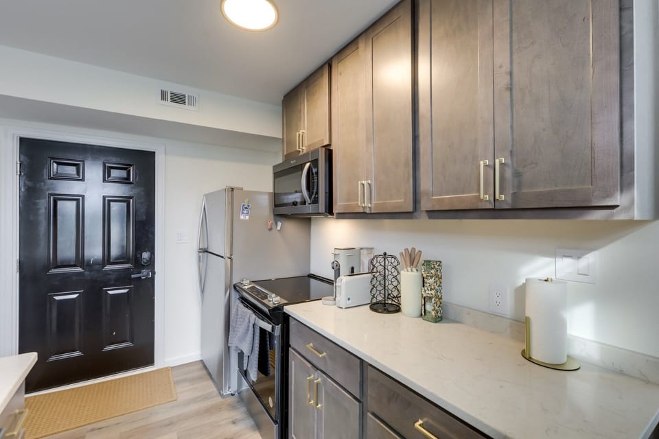 Modern kitchen design effects, gold tone fixtures, soft close cabinets & drawers