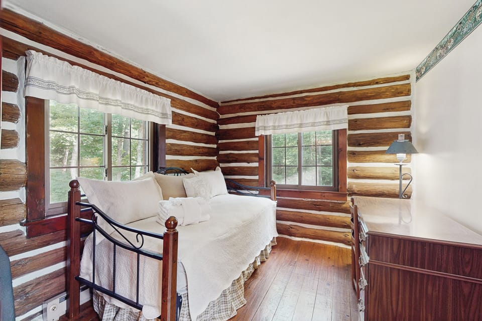 Sleeping Nook | Twin Daybed w/ Twin Trundle