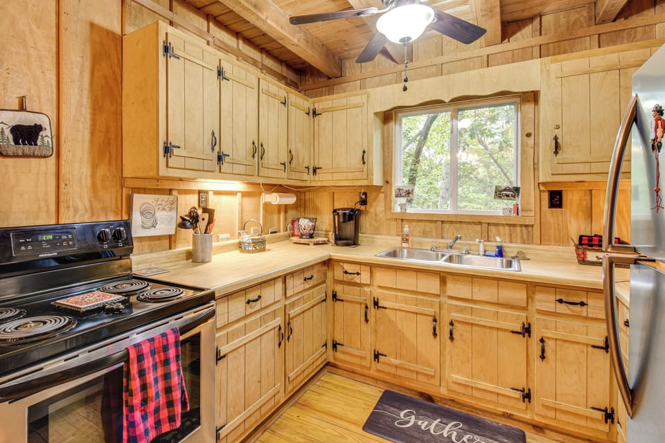 Kitchen | 1st Floor | Keurig Coffee Maker | Cooking Basics