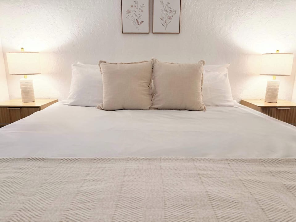 Warm and cozy 2nd bedroom 