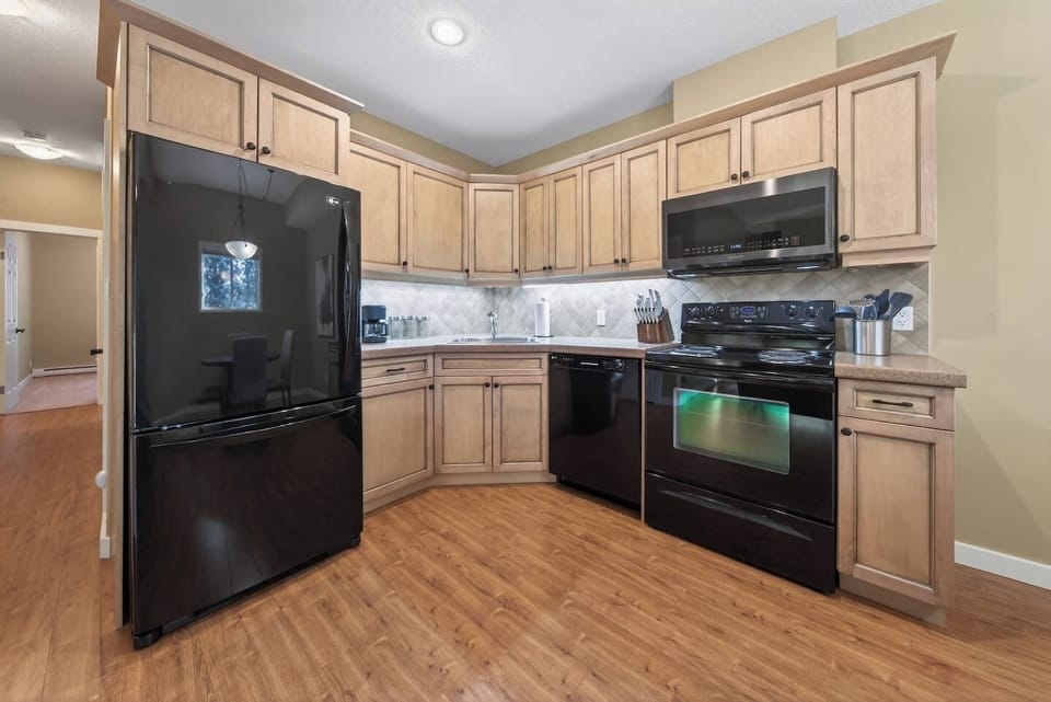 Full kitchen with a drip coffee maker, electric kettle and a blender.