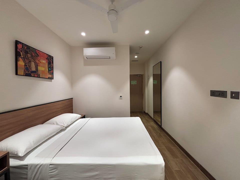 Classic Double Room | Laptop workspace, soundproofing, WiFi (free), individually decorated