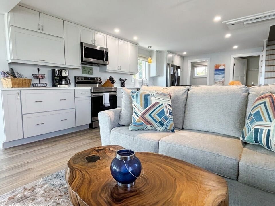 Living Room | Middle/Entry Floor| Queen Sleeper Sofa