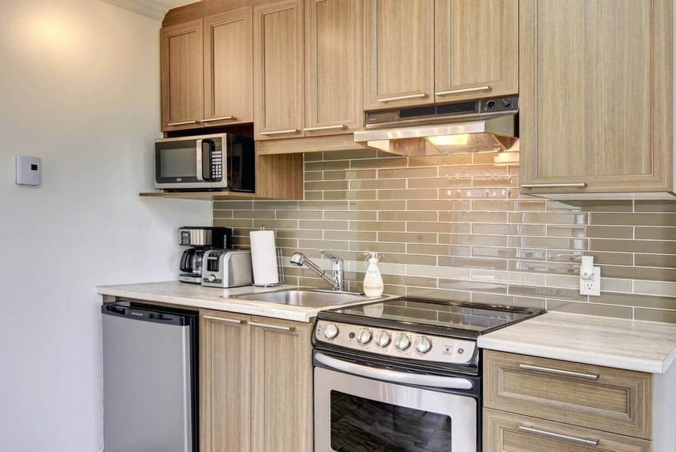 A fully stocked kitchen is available for all your meal prep needs. 