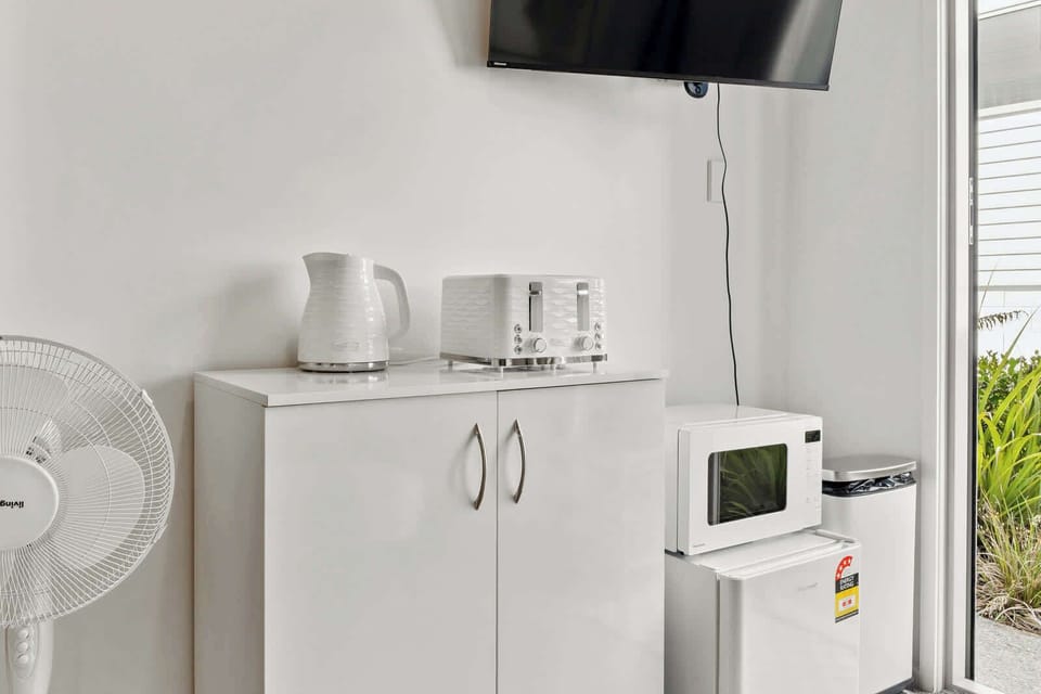 Smart TV, kettle, toaster, microwave & mini fridge for convenience.