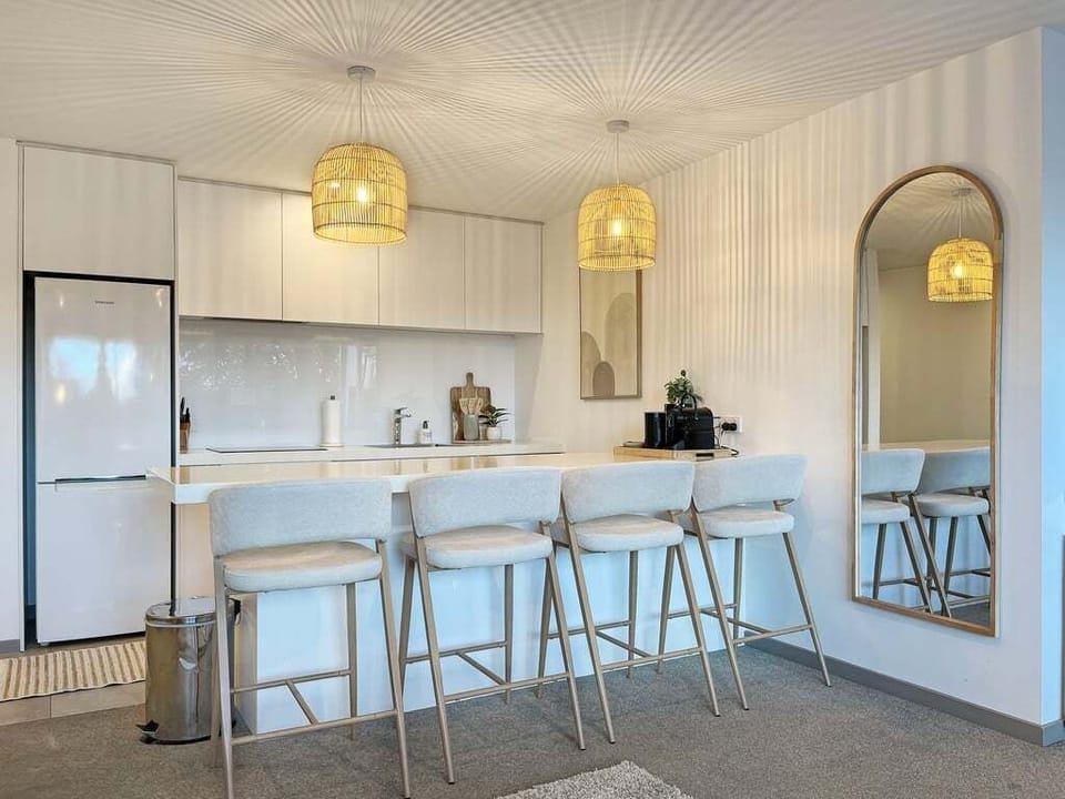 Designer kitchen with breakfast bar