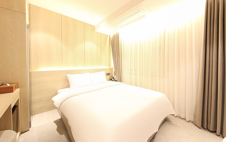 Standard Double Room, City View | Desk, free WiFi