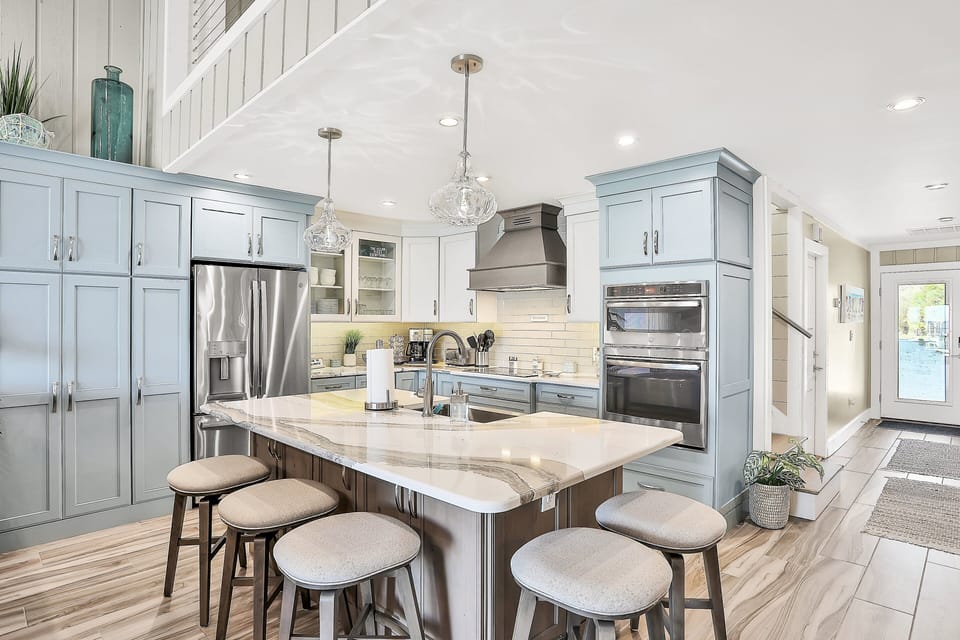 Gather in this gourmet coastal kitchen featuring an oversized island, modern appliances, and stylish finishes. Ideal for your beach stay, it's perfect for meals, entertaining, and relaxing after a day by the sea.