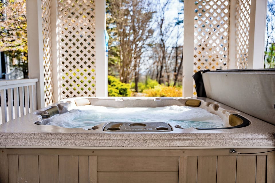 Shared Hot Tub | Lookout Mountain Inn