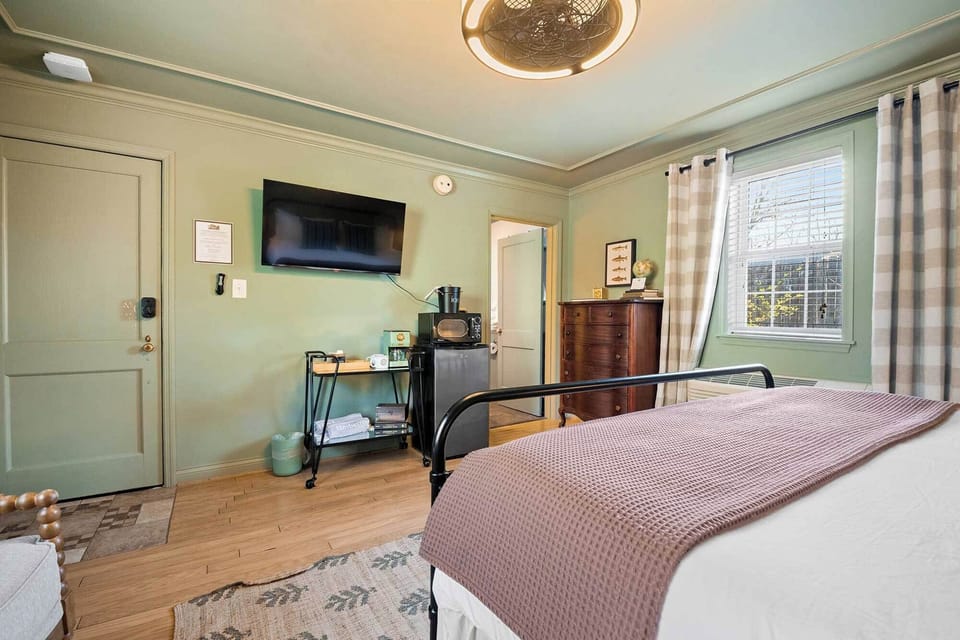 Hiwasee Room | Lookout Mountain Inn