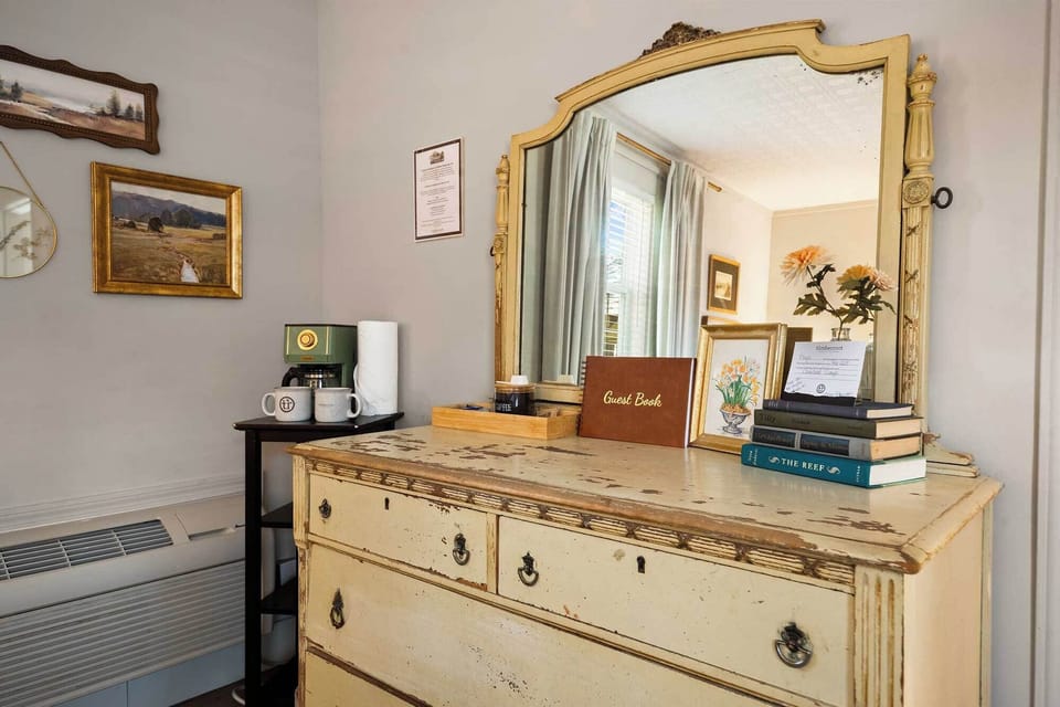 Glenn Falls Room | Lookout Mountain Inn