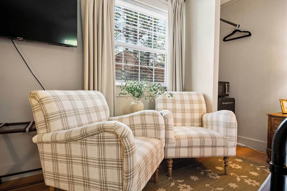 Glenn Falls Suite | Lookout Mountain Inn