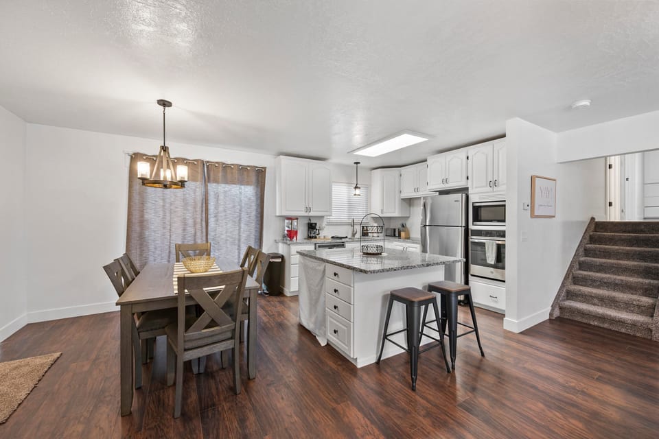 Kitchen and Dining Area are well appointed with a table for 6 and additional two bar stool seats at the kitchen island