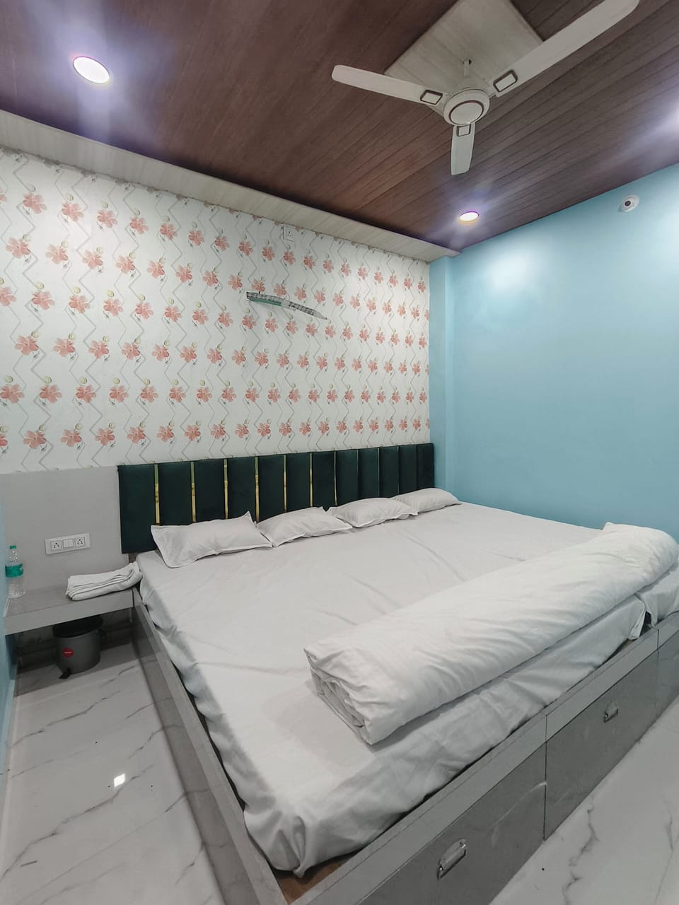 Comfort Single Room | Soundproofing, WiFi (free), individually decorated, bed sheets
