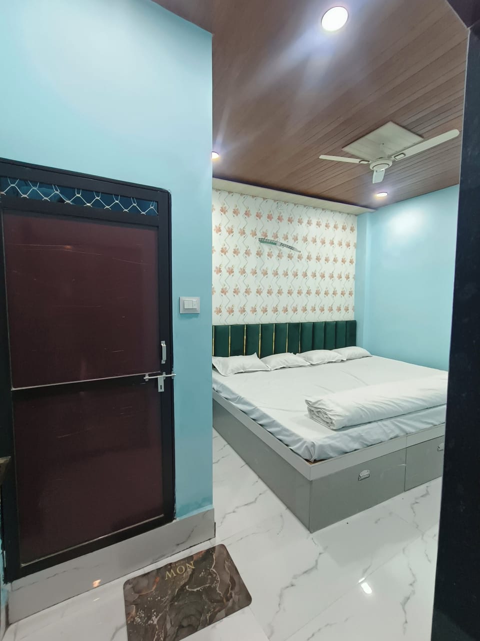 Comfort Single Room | Soundproofing, WiFi (free), individually decorated, bed sheets