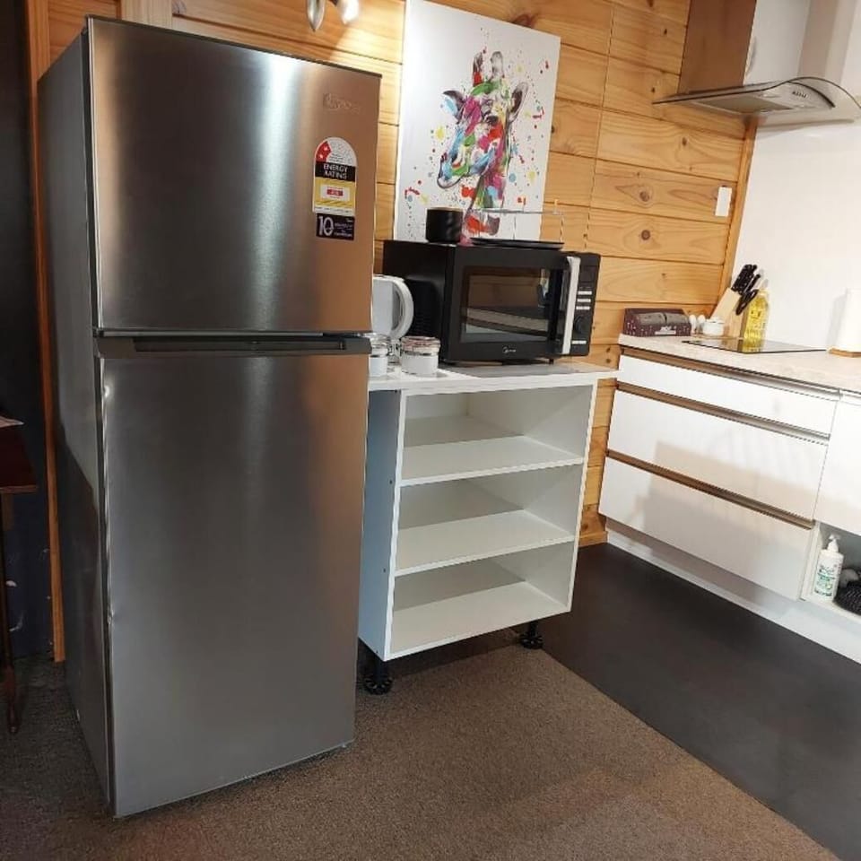 Fridge, microwave/airfryer/ mini oven combo