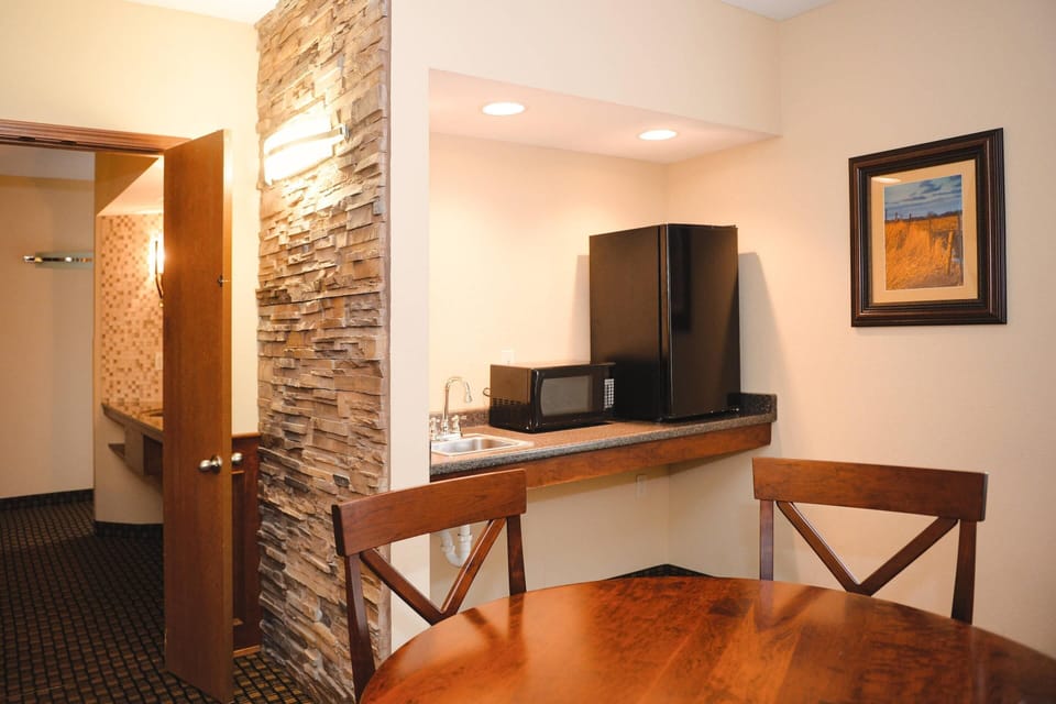 1 bedroom, in-room safe, desk, blackout drapes