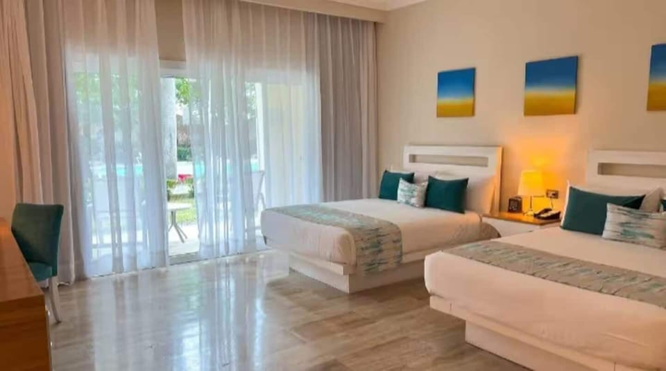 Exclusive Suite | In-room safe, individually furnished, blackout drapes