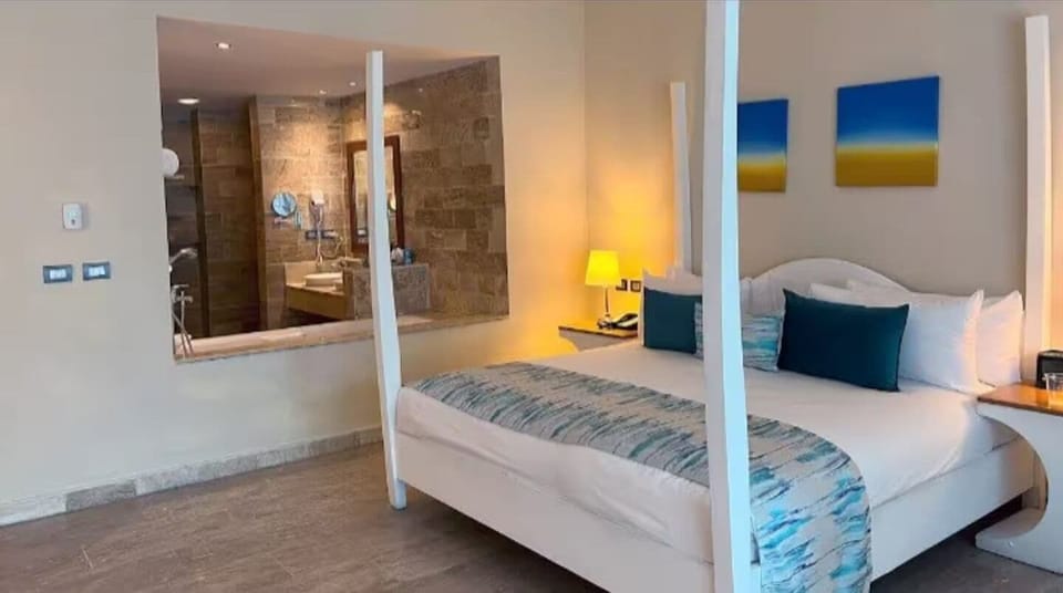 Exclusive Suite | In-room safe, individually furnished, blackout drapes
