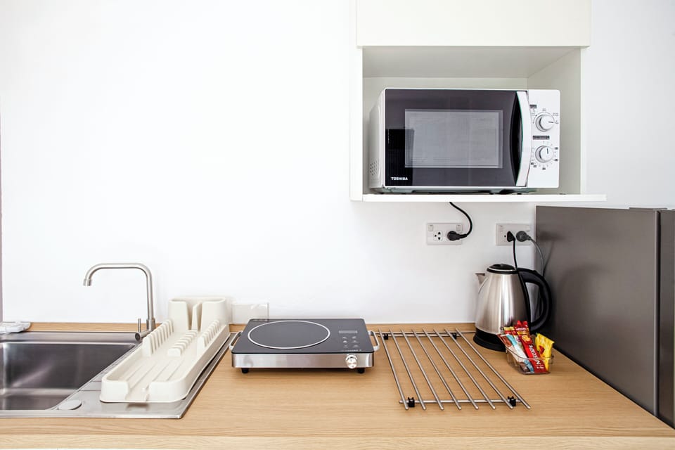 Studio, Partial Sea View | In-room safe, iron/ironing board, free WiFi