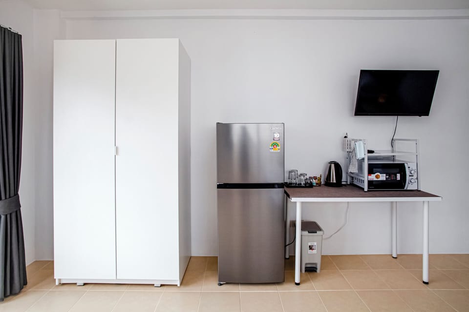 Deluxe Double Room, Partial Sea View | In-room safe, iron/ironing board, free WiFi