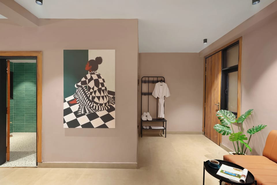 Superior King Room | Desk, iron/ironing board (on request), WiFi (free)
