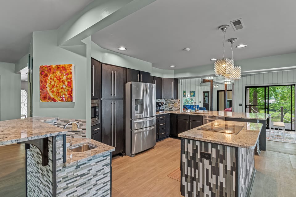 Fully equipped kitchen with spacious counters and reliable appliances.