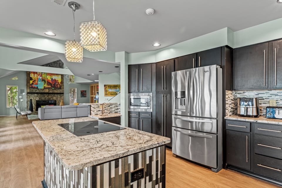 Fully equipped kitchen with spacious counters and reliable appliances.