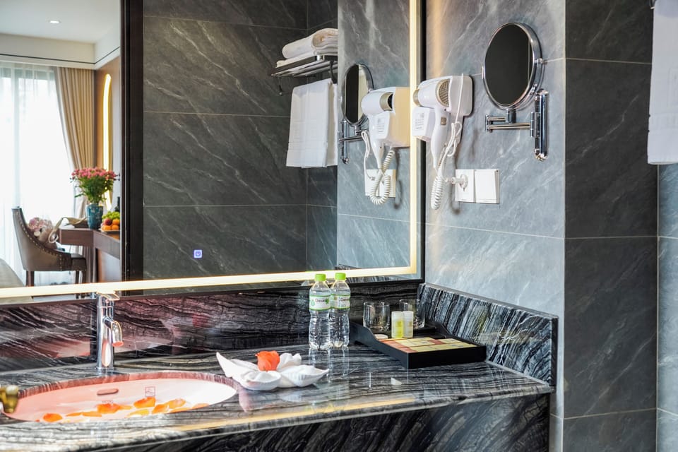 Executive Double or Twin Room, City View | Bathroom | Bathrobes, slippers, bidet