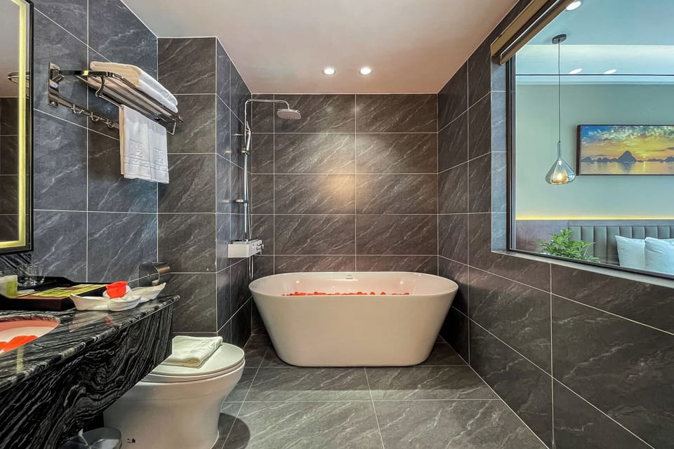 Luxury Double Room, City View | Bathroom | Bathrobes, slippers, bidet