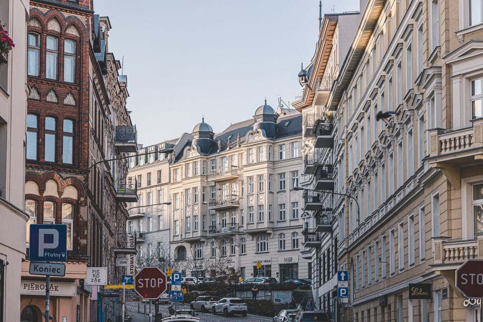 Prime location with nearby parking – comfort without compromise.
